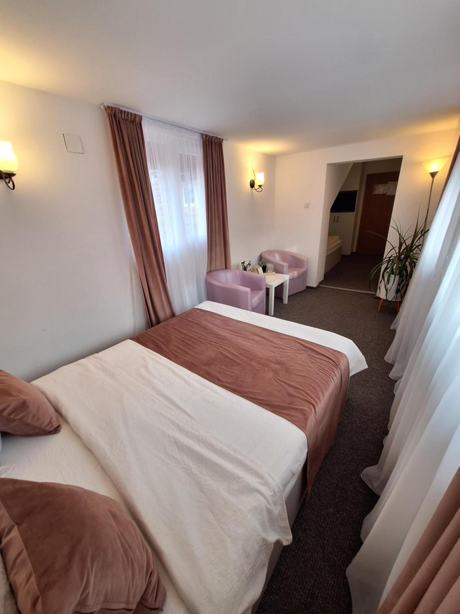 Pensiunea Tinelu Brasov Săcele Exterior foto