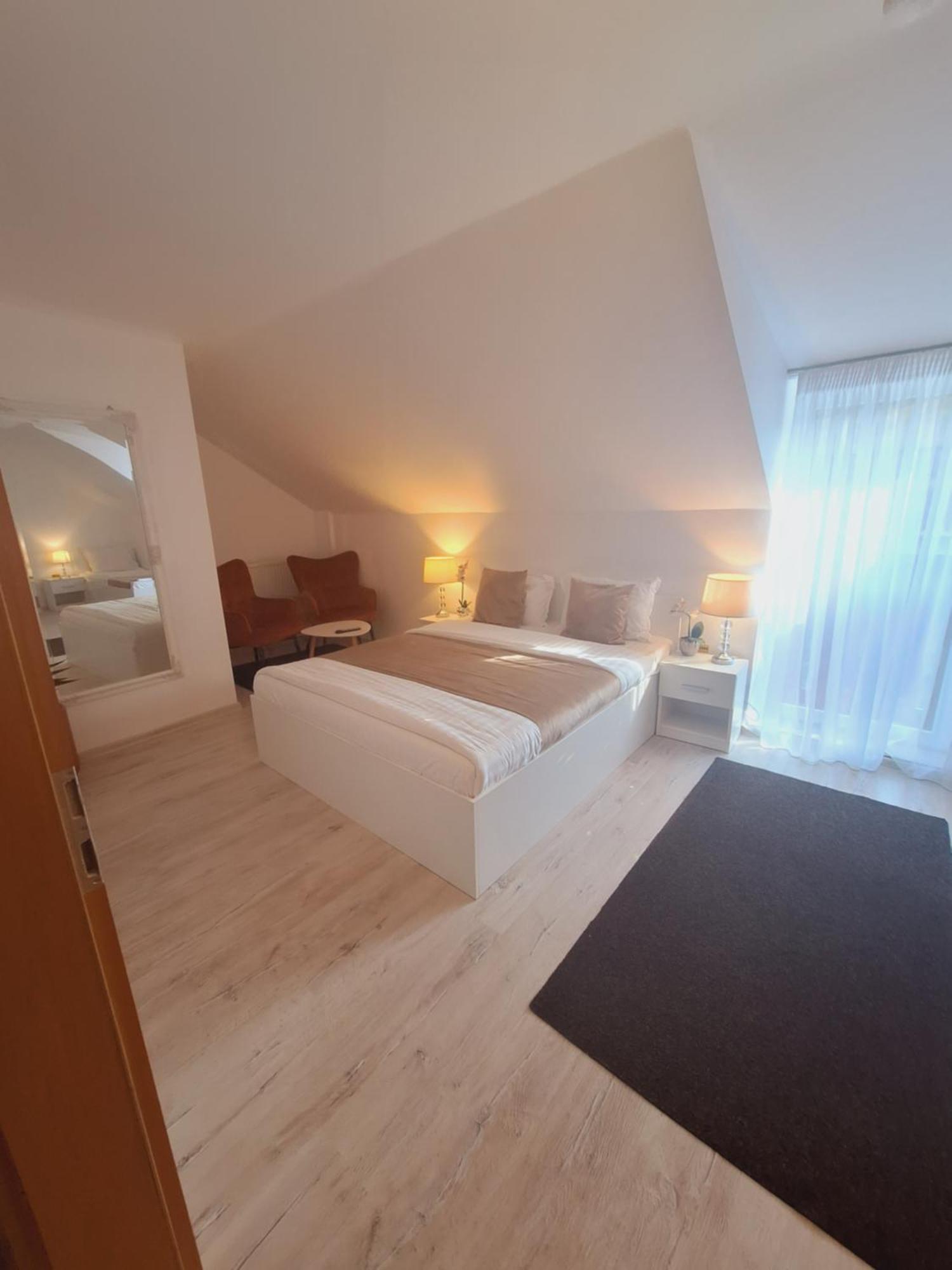 Pensiunea Tinelu Brasov Săcele Cameră foto