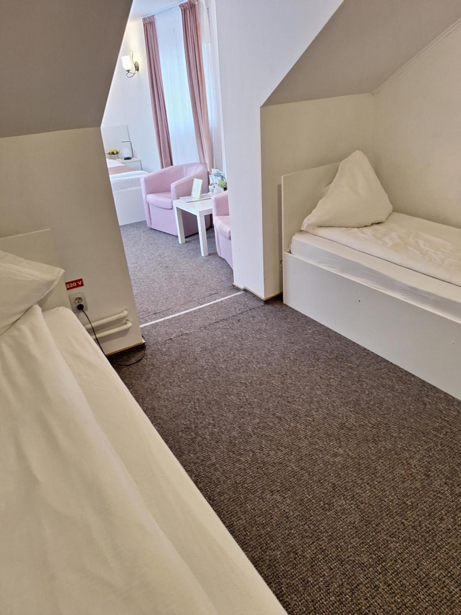 Pensiunea Tinelu Brasov Săcele Cameră foto